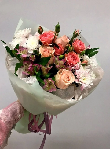 Букет с кустовой розой «Симфония» от интернет-магазина цветов в 