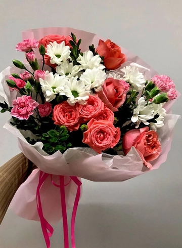 Букет с кустовой розой «Нежные сны» от интернет-магазина цветов в 