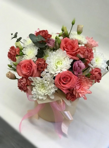 Композиция с розами и эустомой  «Вдохновение» от интернет-магазина цветов в 