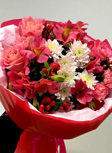 Букет с розами и альстромерией «Малина» от интернет-магазина цветов в 