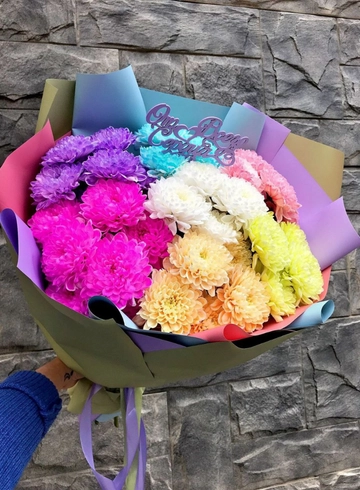 Монобукет из кустовых хризантем «Радуга» от интернет-магазина цветов в 
