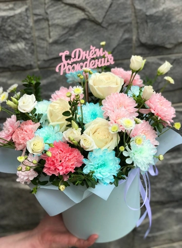 Композиция  с розами и эустомой «Чистая лазурь» от интернет-магазина цветов в 