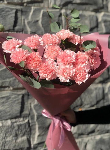 Монобукет 15 диантусов с эвкалиптом от интернет-магазина цветов в 