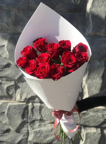 Моно-букет 13 роз Explorer от интернет-магазина цветов в 