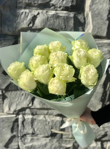 Моно-букет 13 роз Mondial от интернет-магазина цветов в 