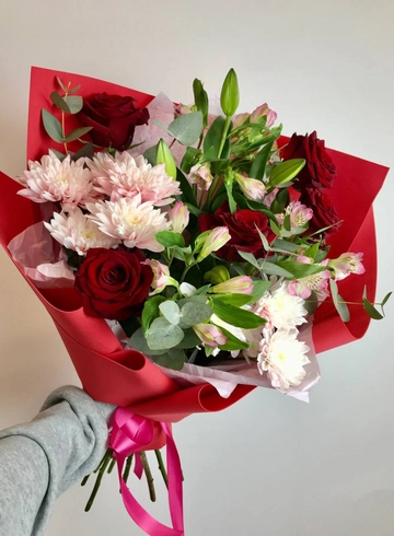 Букет с лилией «Романтика» от интернет-магазина цветов в 