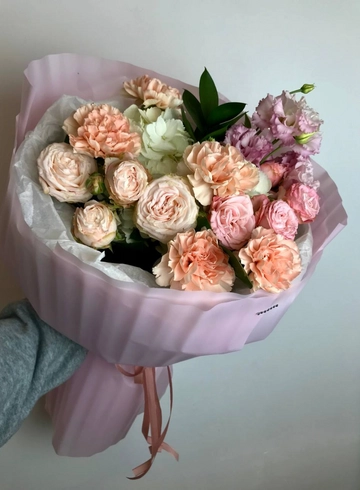 Букет с гортензией и диантусами «Нежный зефир» от интернет-магазина цветов в 