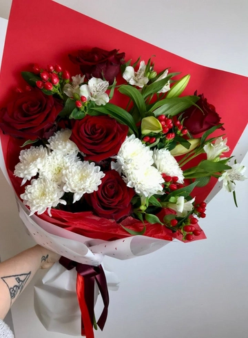 Букет с лилией «Классика» от интернет-магазина цветов в 