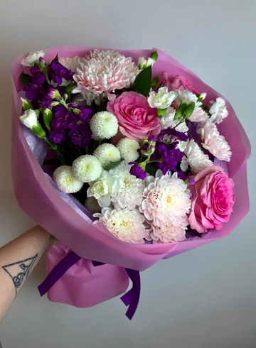 Букет с маттиолой «Чернично-малиновое мороженное» от интернет-магазина цветов в 