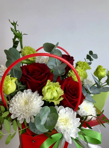 Композиция с розами «Азия» от интернет-магазина цветов в 