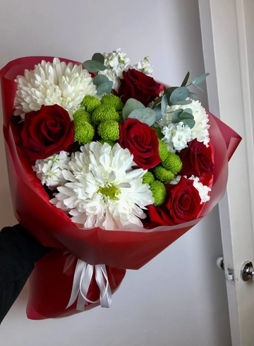 Букет с одноголовой хризантемой «Элегант» от интернет-магазина цветов в 