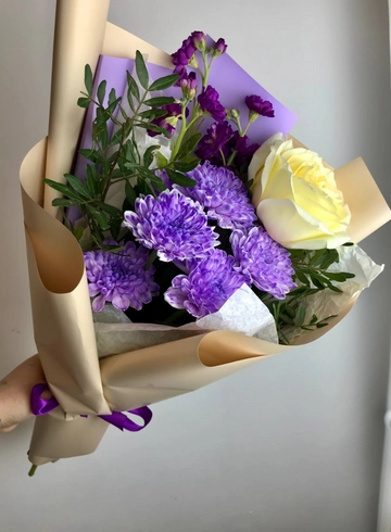 Букет с пионовидной розой «Сирень» от интернет-магазина цветов в 