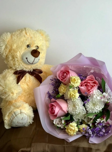 Сборный букет и мишка 50см №1 от интернет-магазина цветов в 