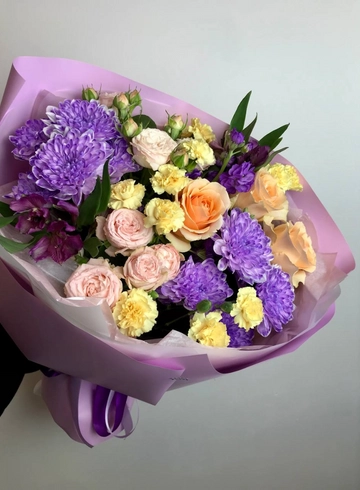 Букет с хризантемой «Черничка» от интернет-магазина цветов в 