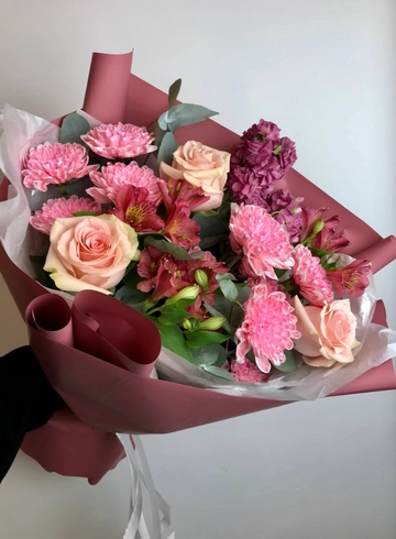 Букет с альстромерией «Пудра» от интернет-магазина цветов в 