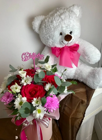 Сборная композиция в коробке и мишка 90см №2 от интернет-магазина цветов в 