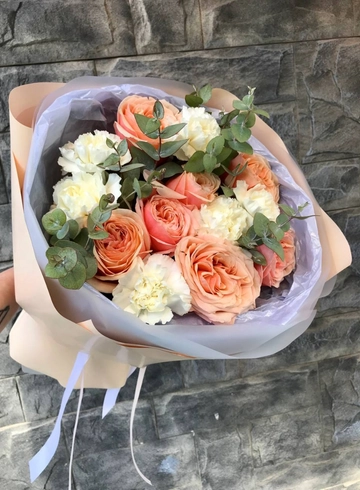 Букет из роз и диантусов «Вдохновение» от интернет-магазина цветов в 