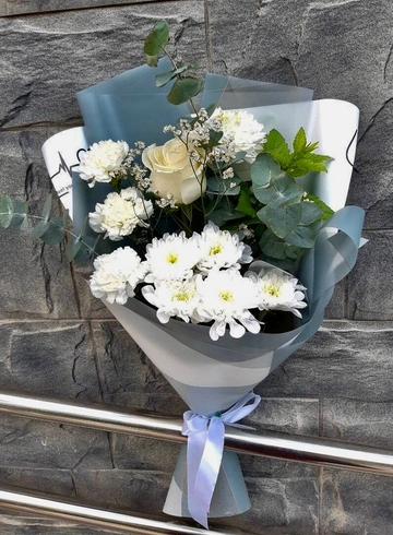Букет с диантусами «Холодная вода» от интернет-магазина цветов в 