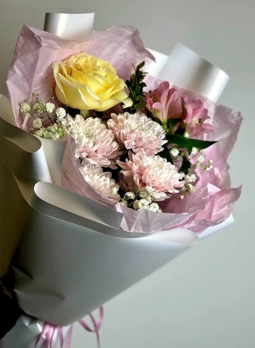 Букет с пионовидной розой и гипсофилой «Мечта» от интернет-магазина цветов в 