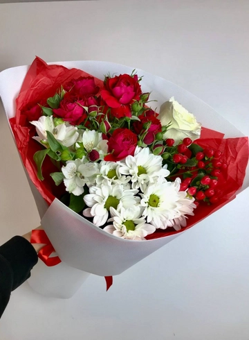 Букет с кустовой розой «Любовь» от интернет-магазина цветов в 