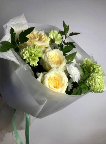 Букет с пионовидными розами и диантусами «Винтаж» от интернет-магазина цветов в 