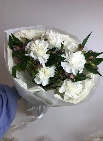 Букет из диантусов и альстромерий «Ванильный зефир» от интернет-магазина цветов в 