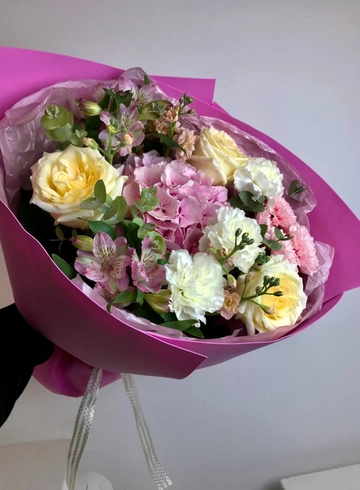 Букет с гортензией &laquo;Розовая дымка&raquo; от интернет-магазина цветов в 