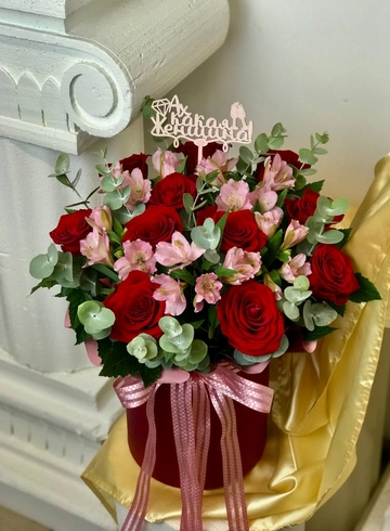 Композиция из роз и альстромерий  «Ах какая женщина» от интернет-магазина цветов в 