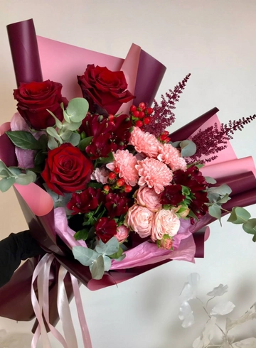 Букет с розами «Мэри» от интернет-магазина цветов в 