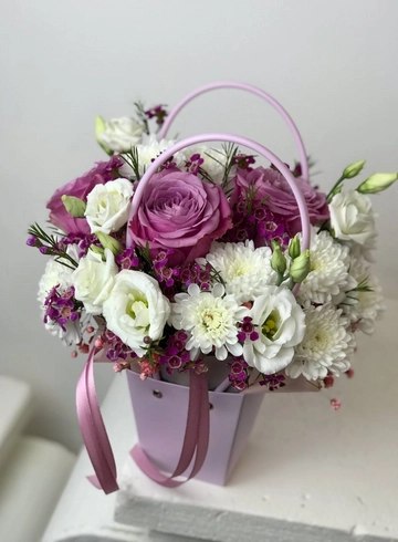 Композиция с розами «Легенда о сирени» от интернет-магазина цветов в 