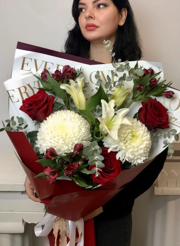 Букет с лилией «Восток» от интернет-магазина цветов в 