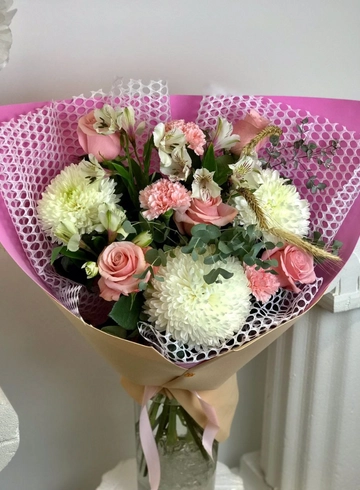 Букет с хризантемами и розами &laquo;Аромат любви&raquo; от интернет-магазина цветов в 