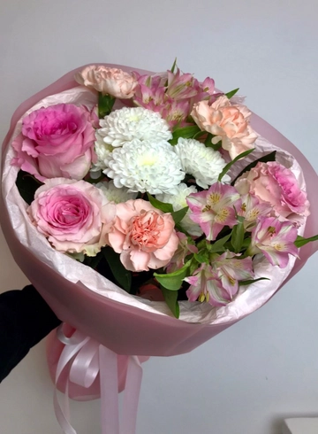 Букет с розами &laquo;Время романтики&raquo; от интернет-магазина цветов в 