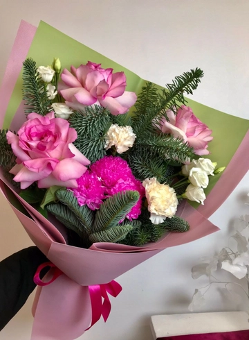 Букет с нобилисом и розами &laquo;Зимняя сказка&raquo; от интернет-магазина цветов в 